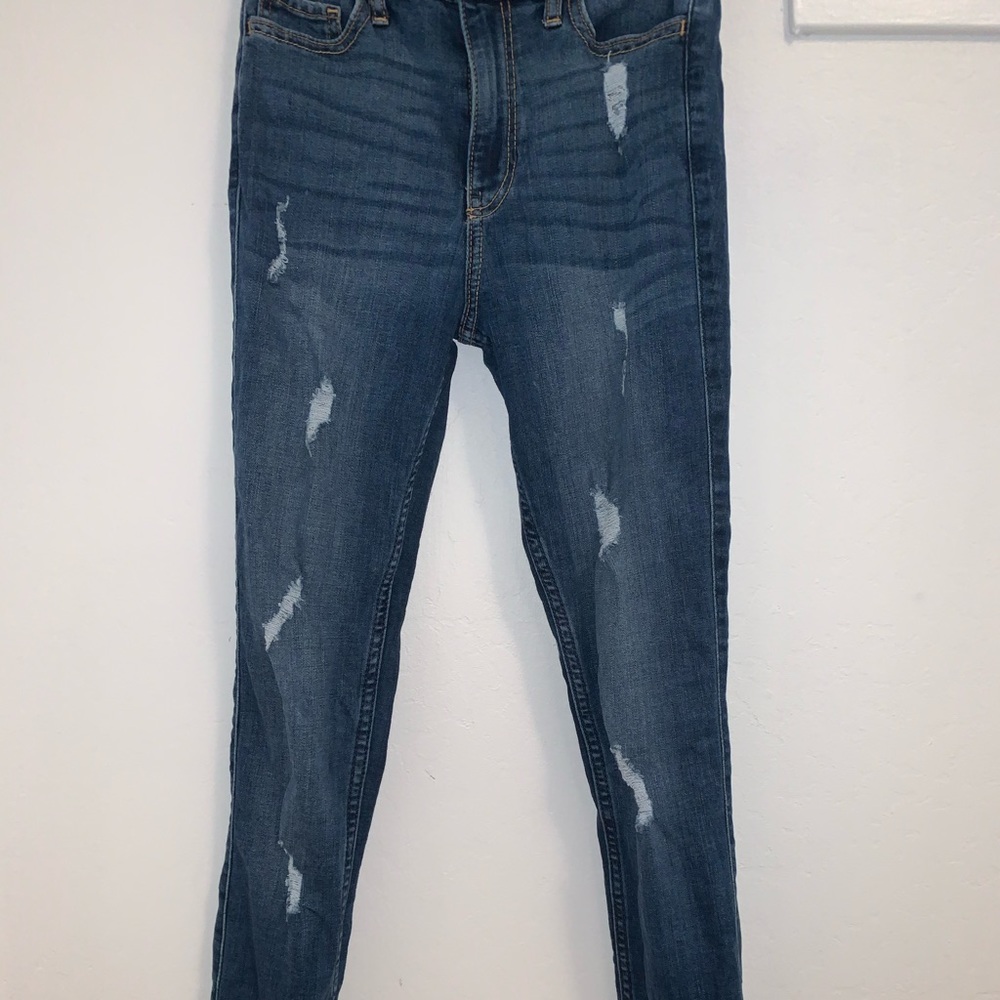 HOLLISTER DISTRESSED JEANS